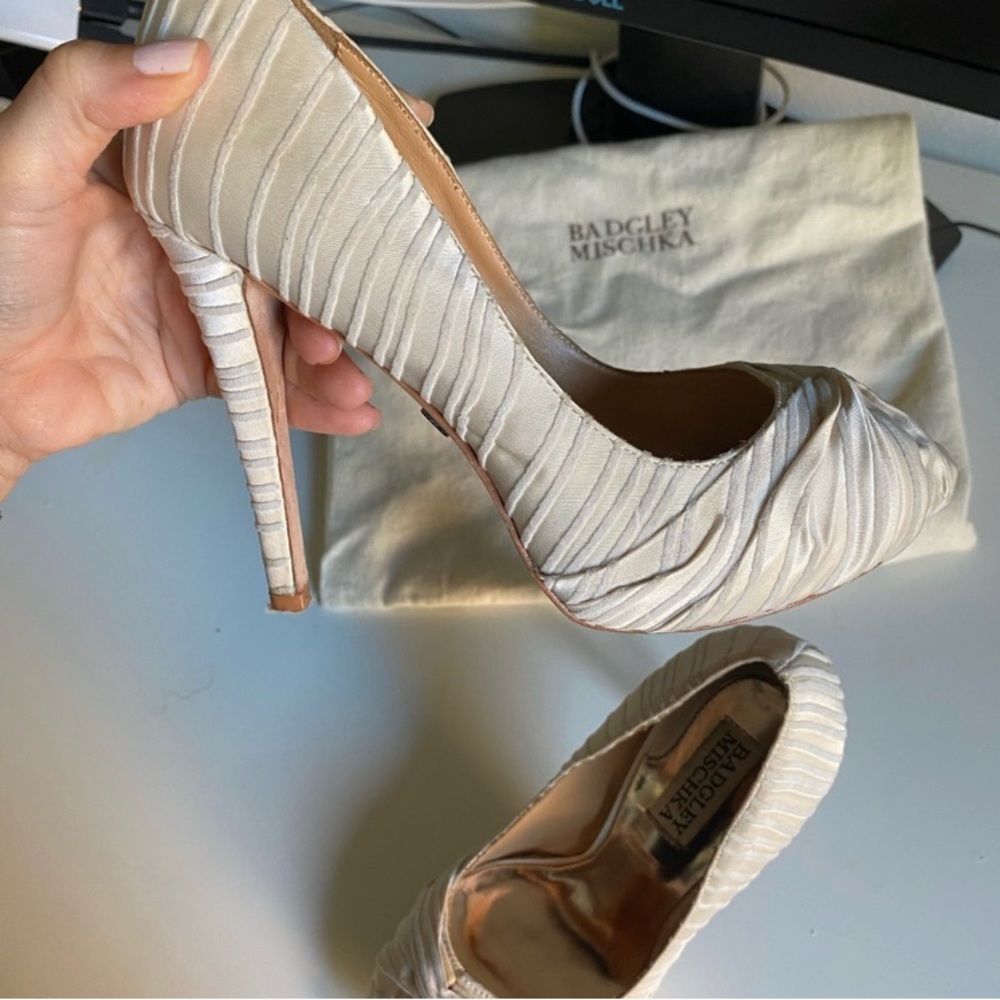Badgley Mischka satin cream heels